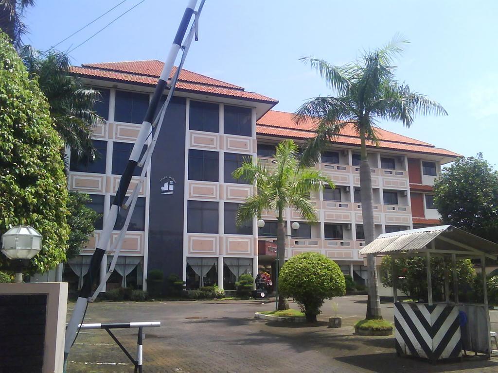 Готель Jepara Indah Екстер'єр фото